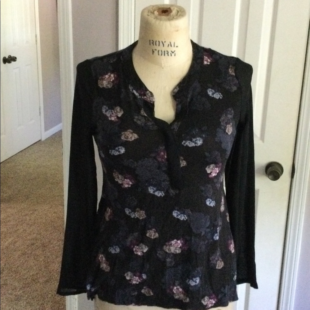 Women’s comfy, long-sleeved blouse